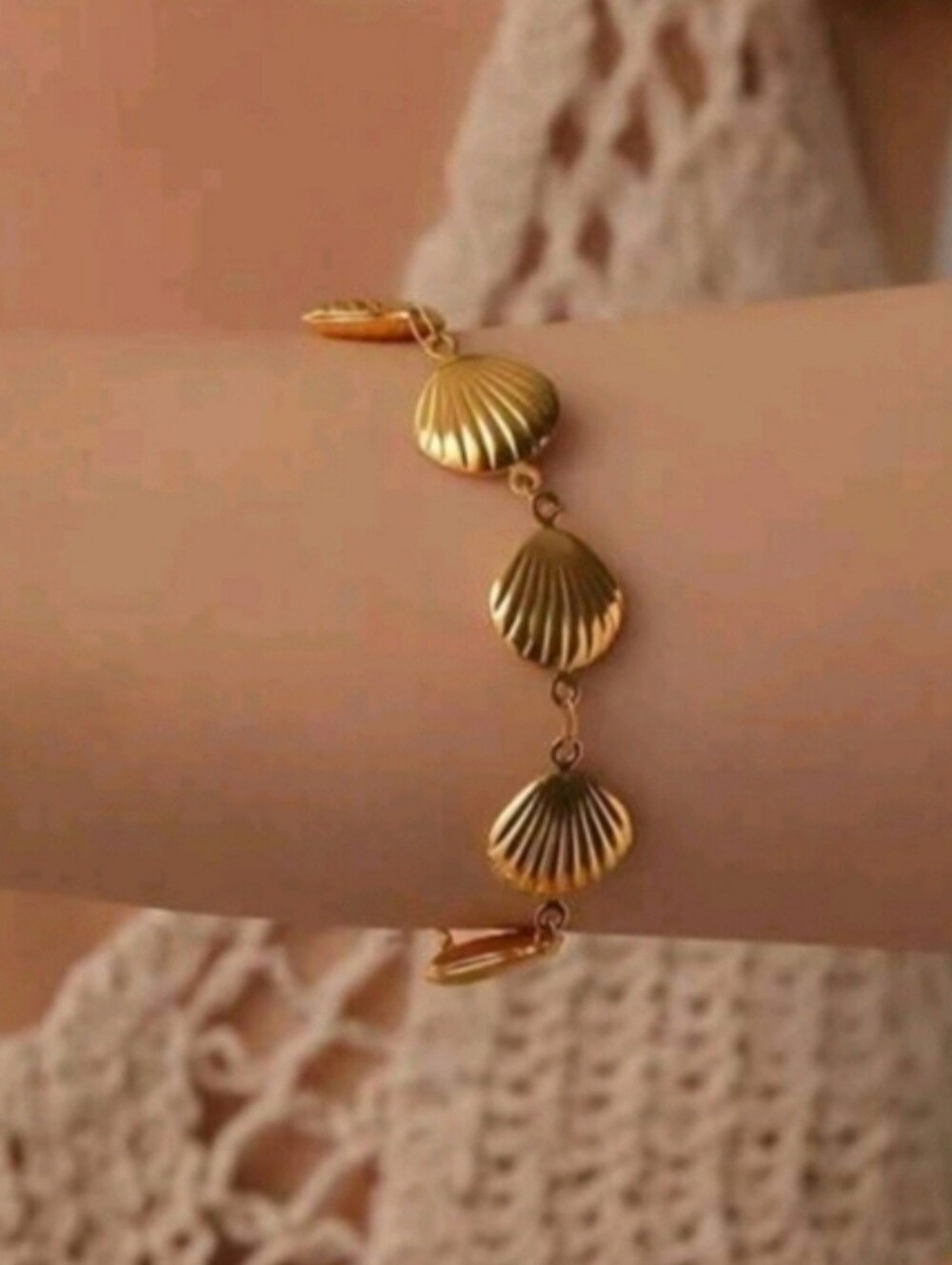 Gold Shell Link Bracelet